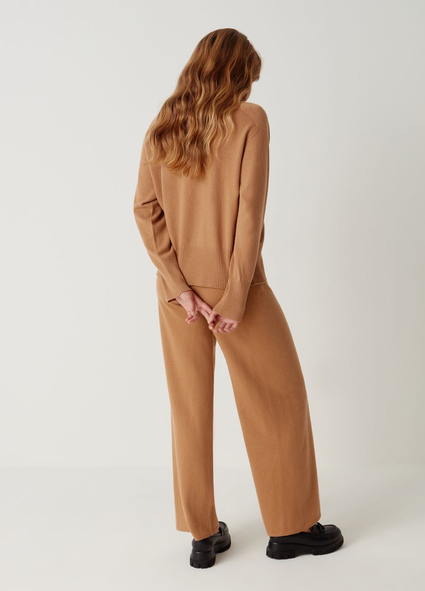 Weitgeschnittene Hose mit weitem Bein