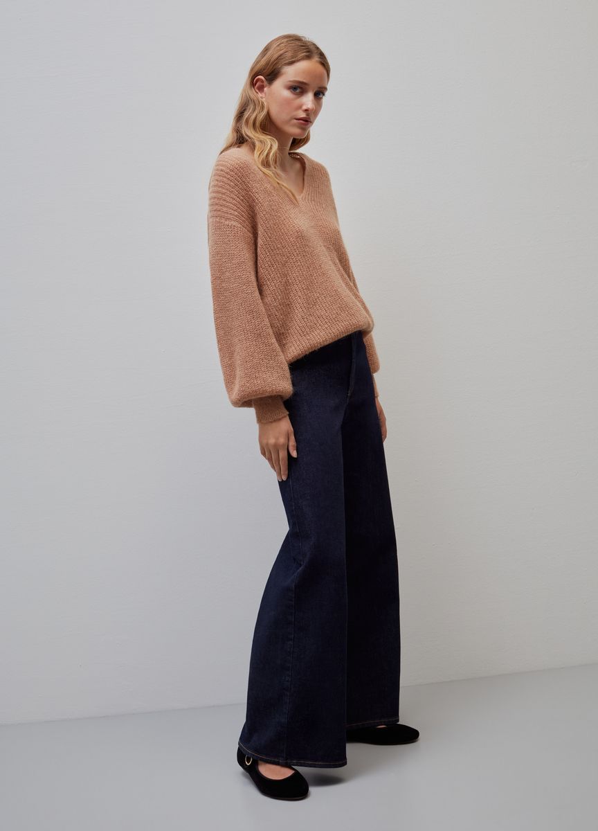 Weitgeschnittene Hose mit weitem Bein