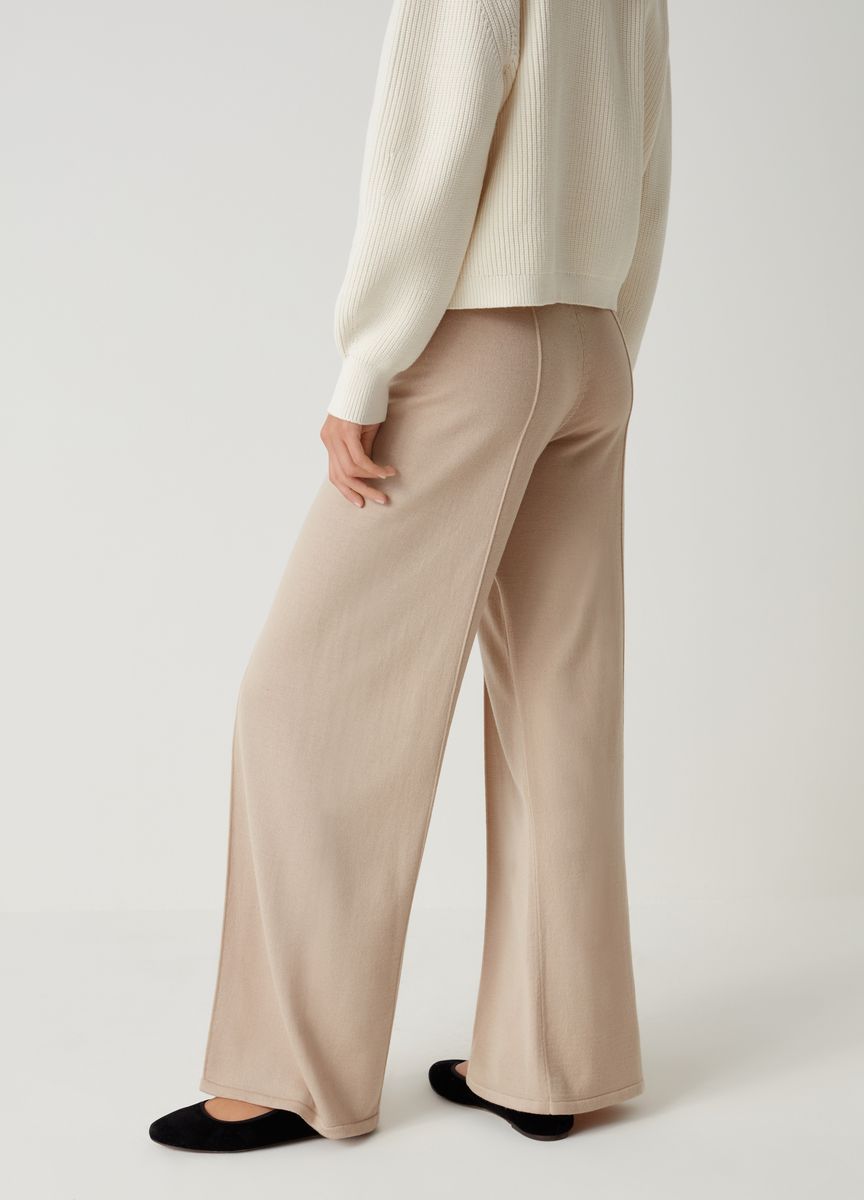 Weitgeschnittene Hose mit weitem Bein