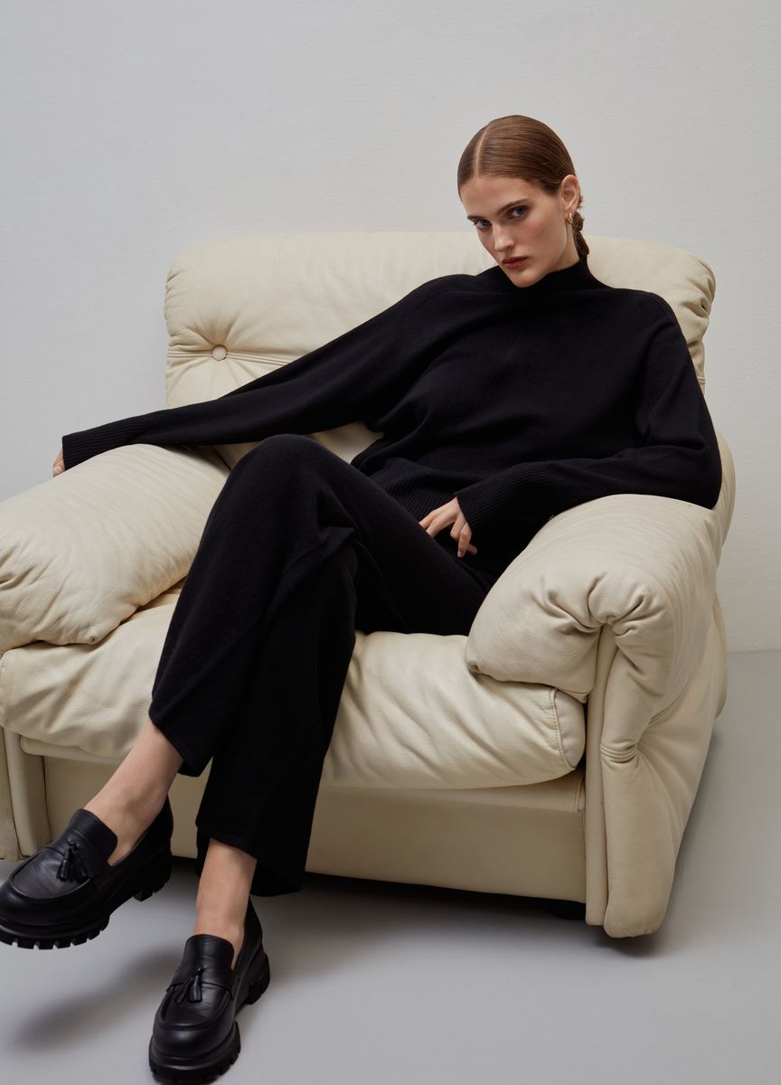 Weitgeschnittene Hose mit weitem Bein