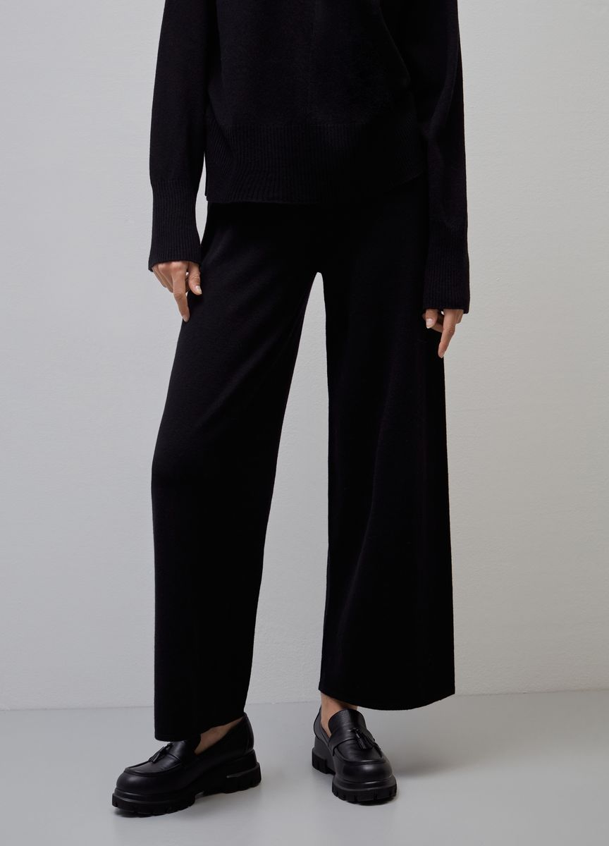 Weitgeschnittene Hose mit weitem Bein