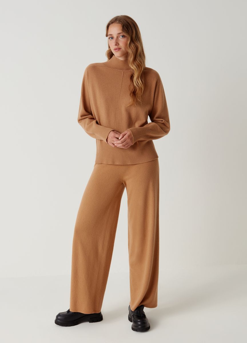 Weitgeschnittene Hose mit weitem Bein