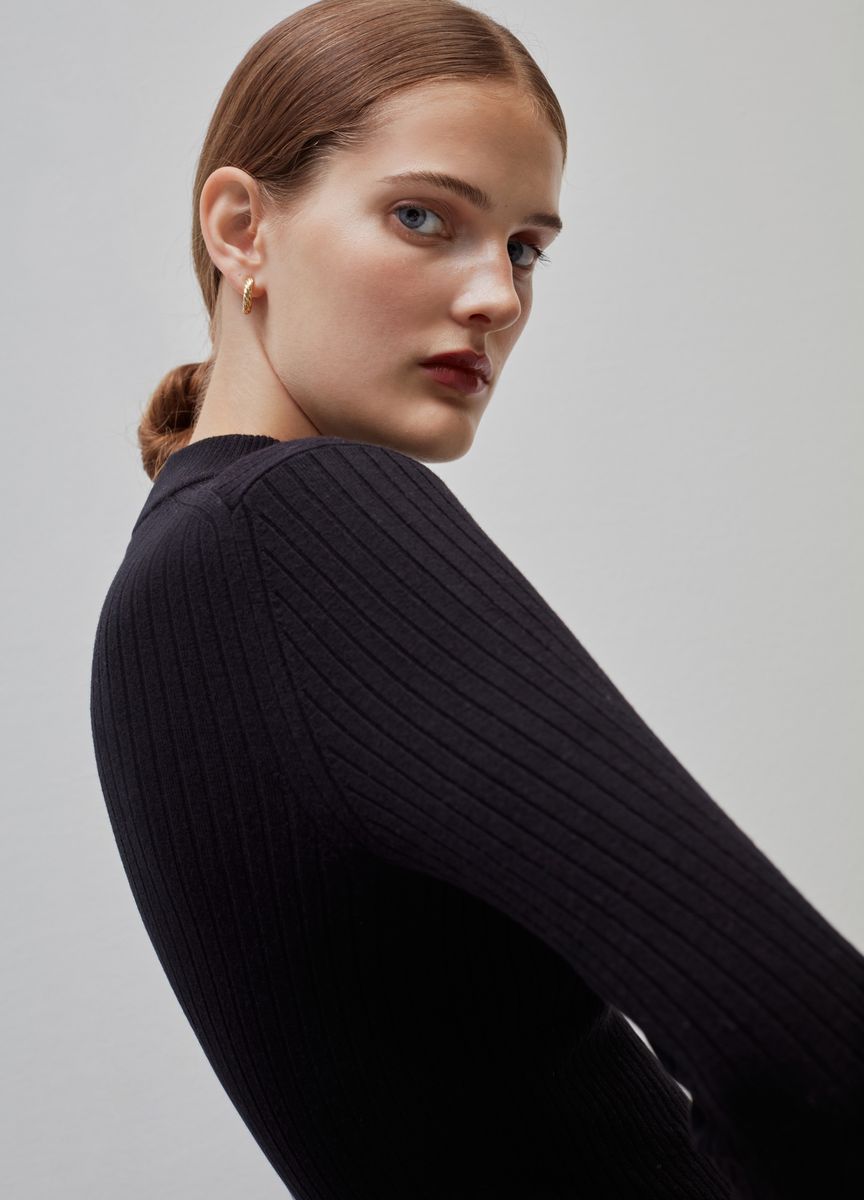 Elegantes Rippstrick-Oberteil mit Stehkragen