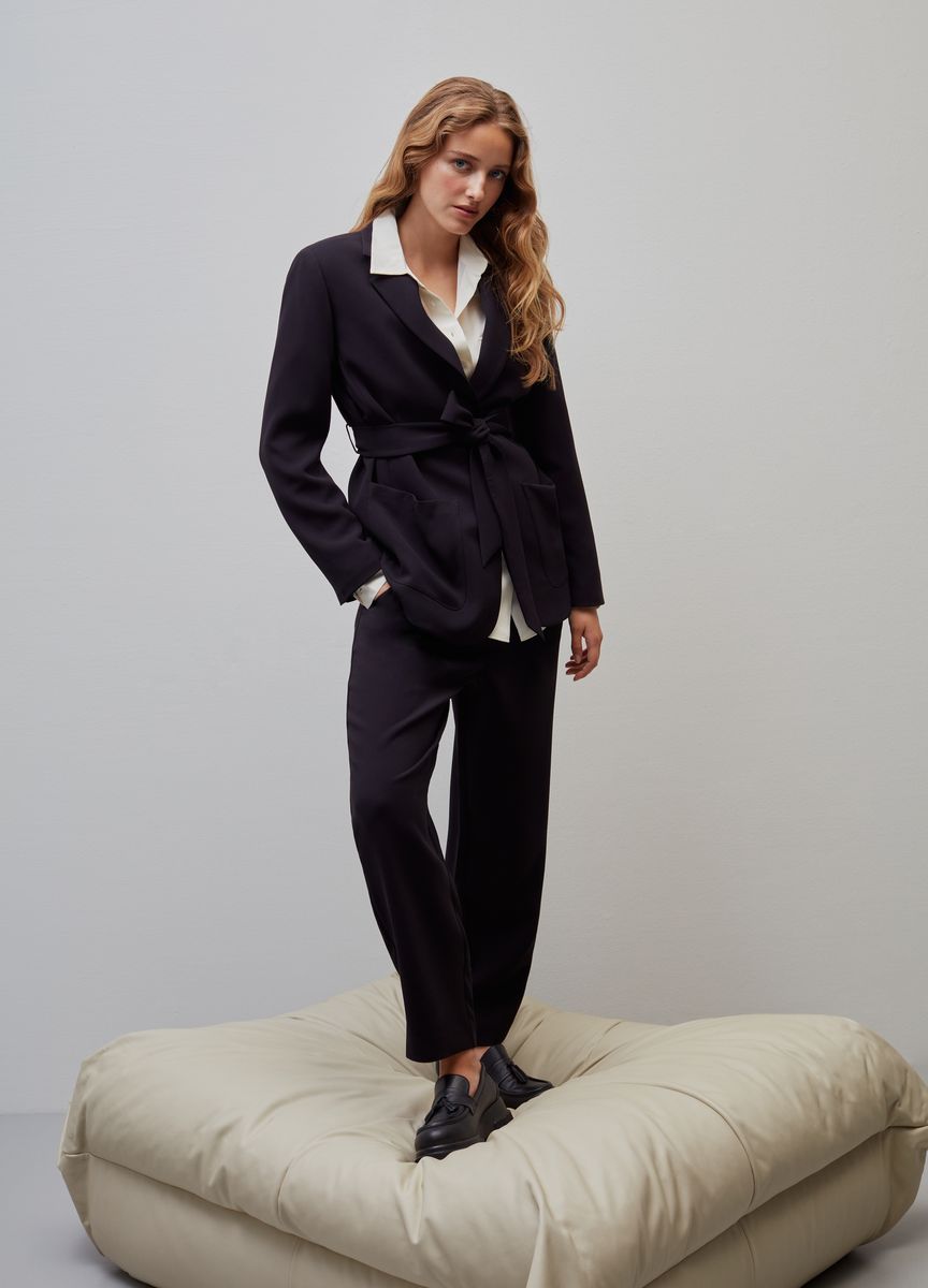 Hosenanzug mit Gürtel und entspannter Passform