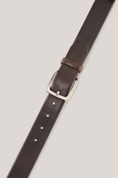 Klassischer brauner Ledergürtel