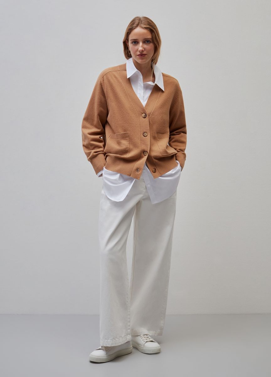 Klassische Strickjacke mit Taschen