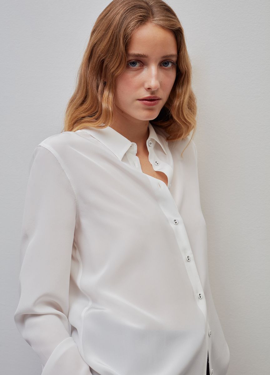 Klassisches Langarm-Knopfhemd