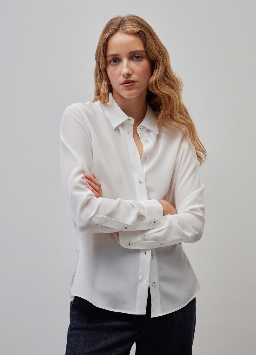 Klassisches Langarm-Knopfhemd