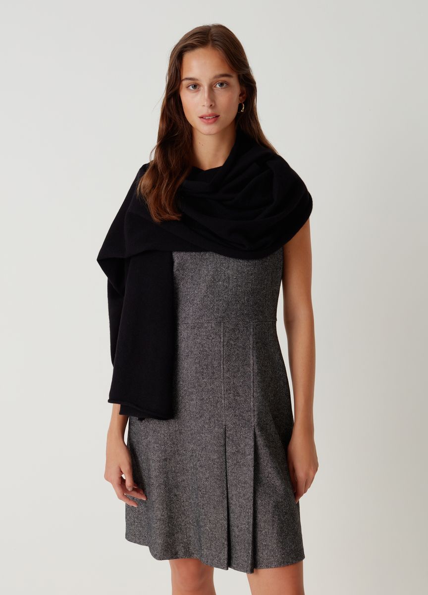 Klassischer einfarbiger Strickschal