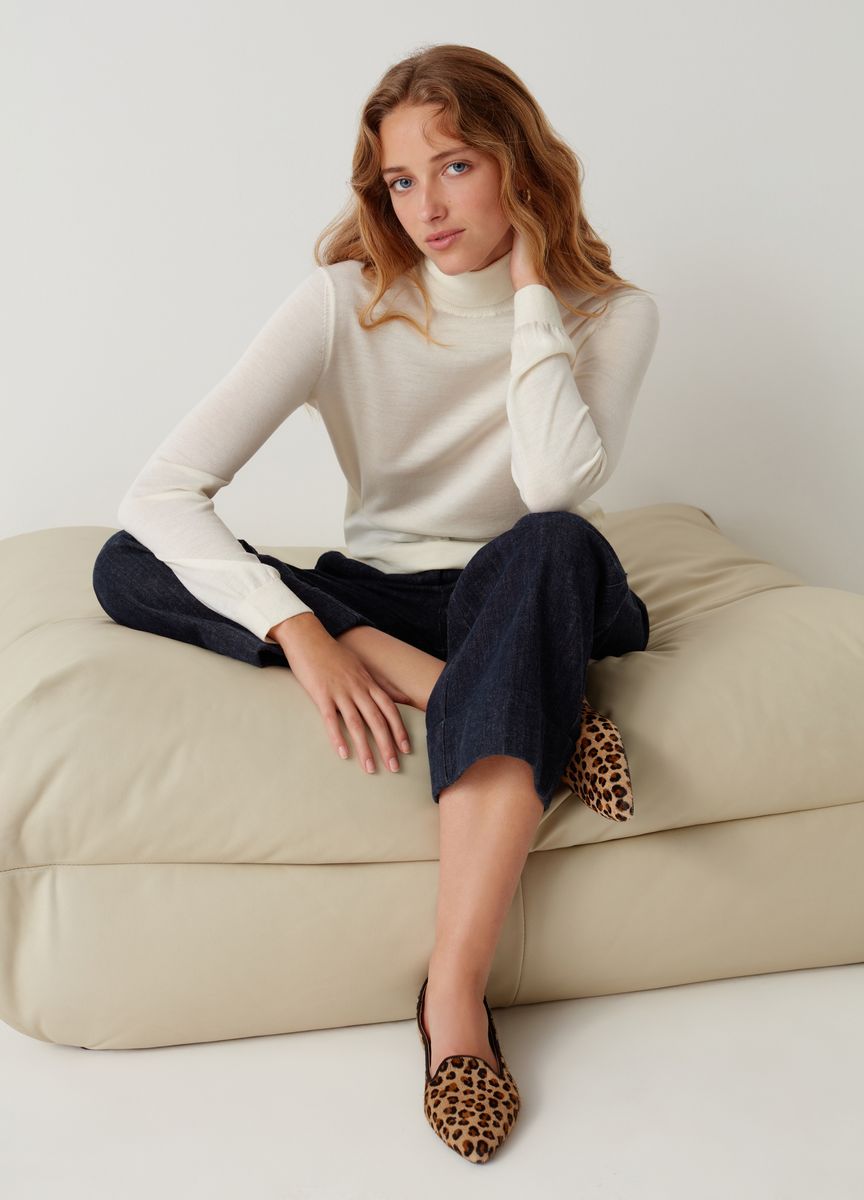 Eleganter elfenbeinfarbener Woll-Rollkragenpullover