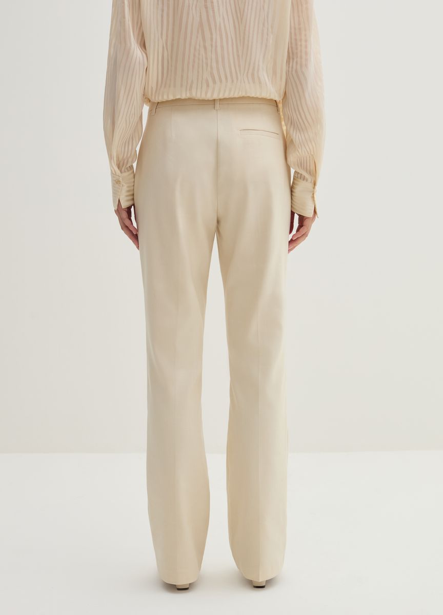 Eleganter elfenbeinfarbener Woll-Rollkragenpullover