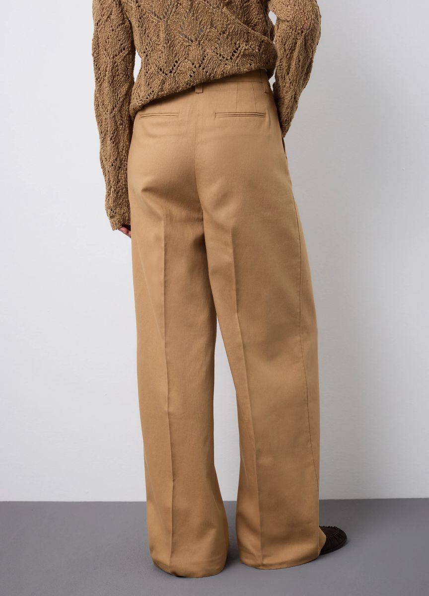 Eleganter elfenbeinfarbener Woll-Rollkragenpullover