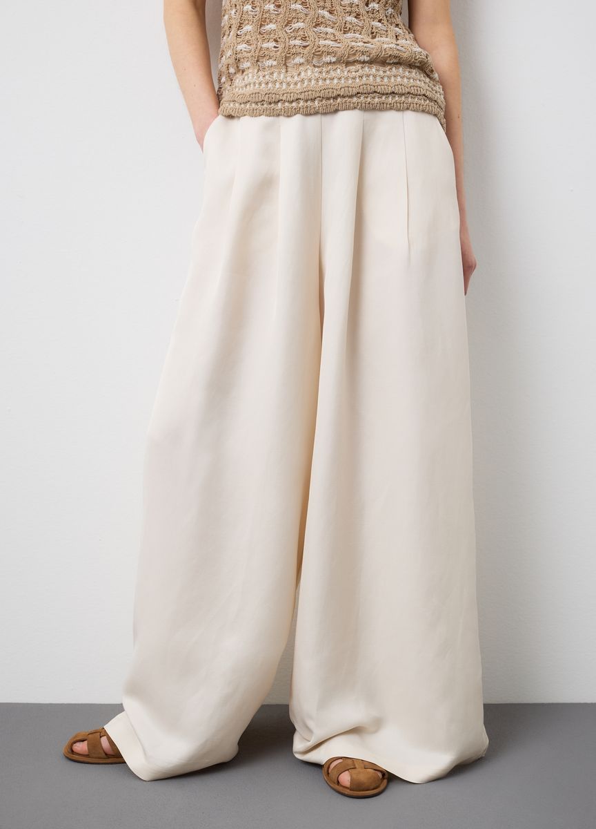 Eleganter elfenbeinfarbener Woll-Rollkragenpullover