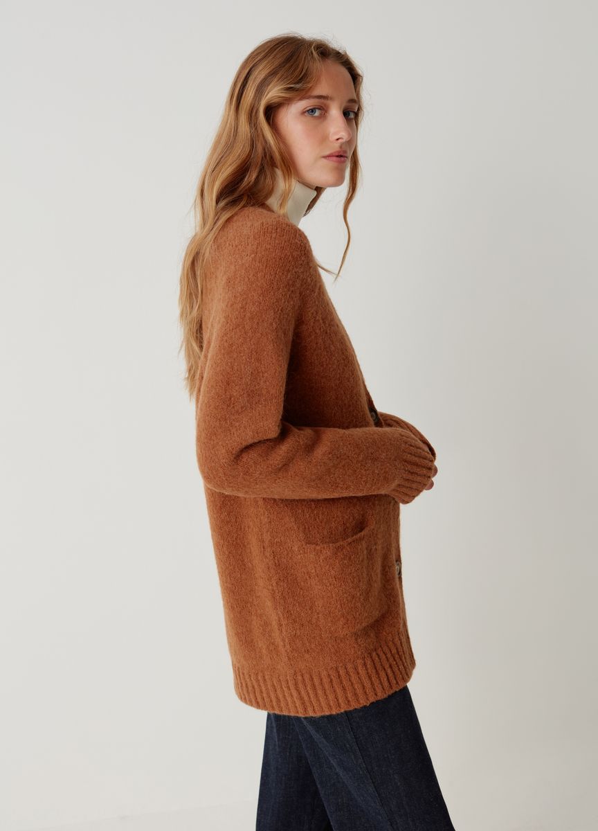 Strickjacke in lockerer Passform mit Taschen