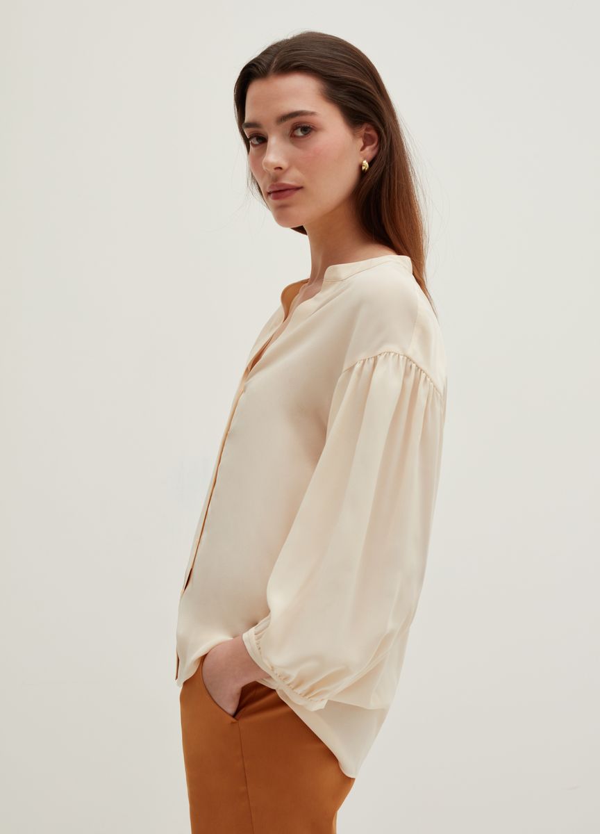 Elegante Bluse mit Knopfleiste und Ballonärmeln