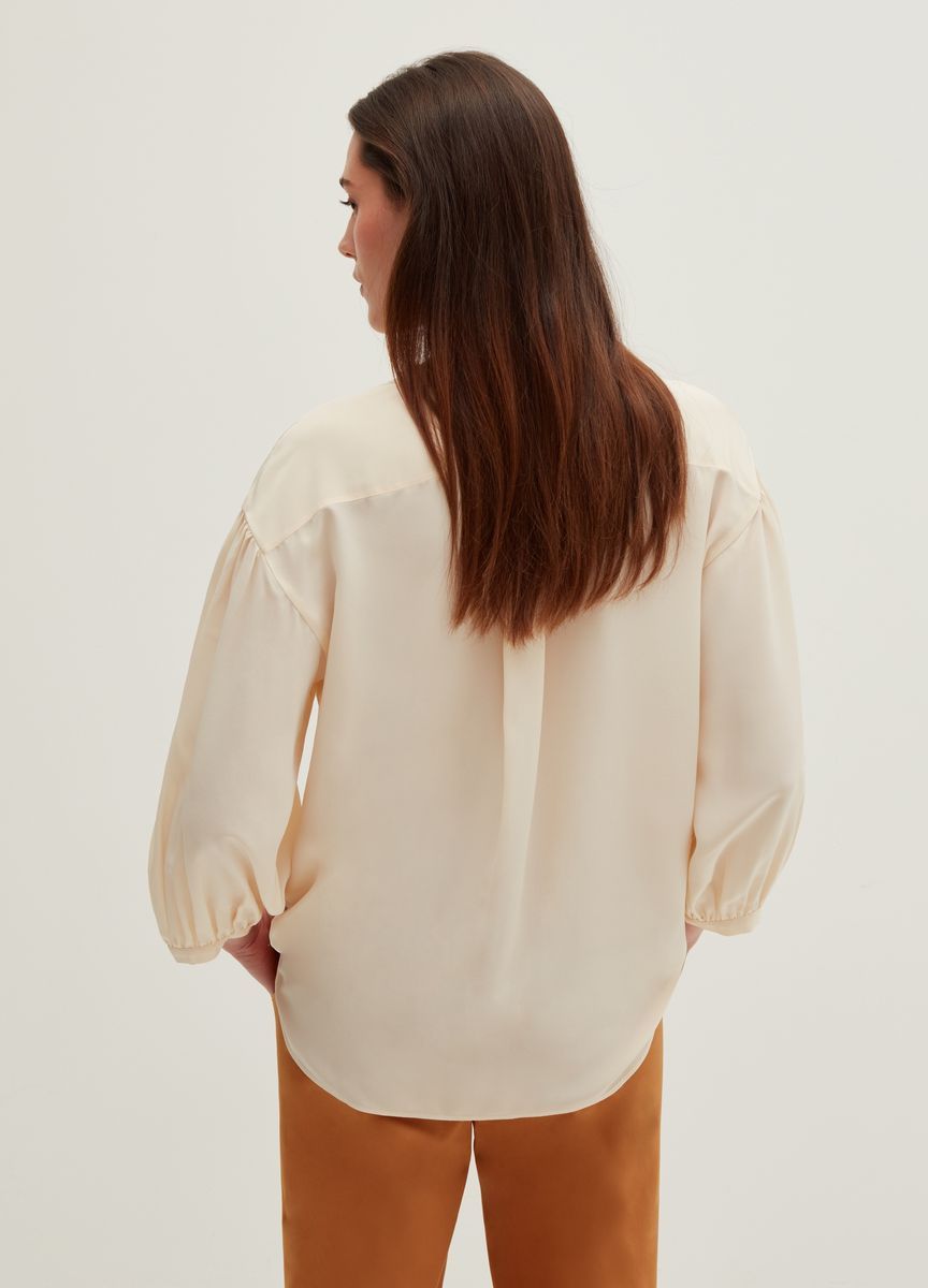 Elegante Bluse mit Knopfleiste und Ballonärmeln