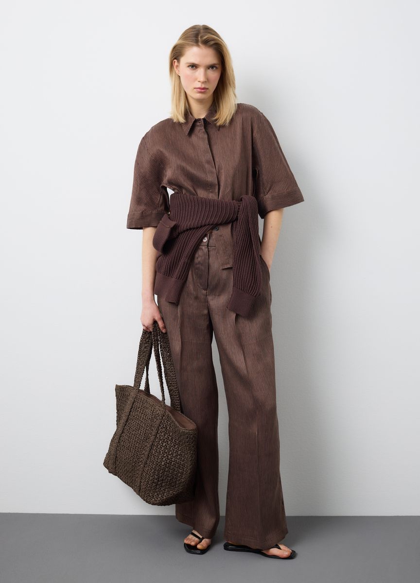 Elegante Bluse mit Knopfleiste und Ballonärmeln