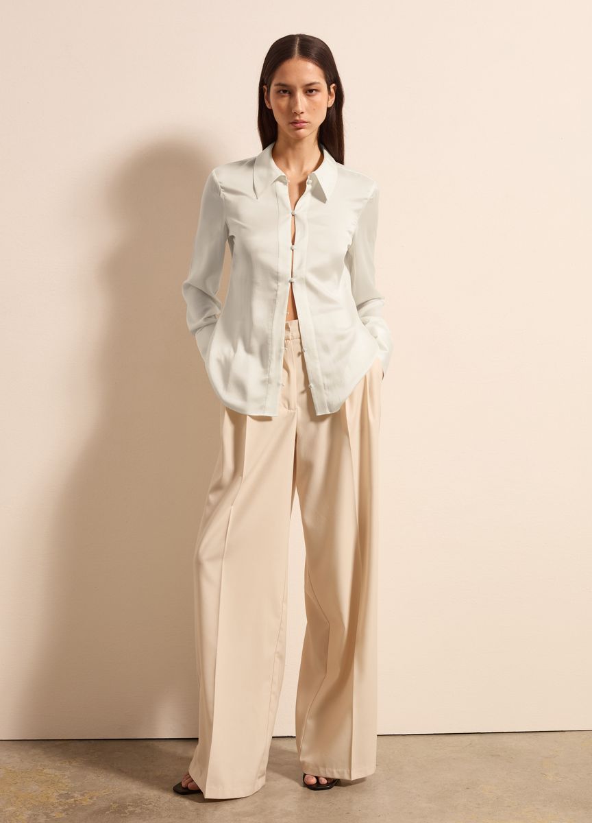 Elegante Bluse mit Knopfleiste und Ballonärmeln