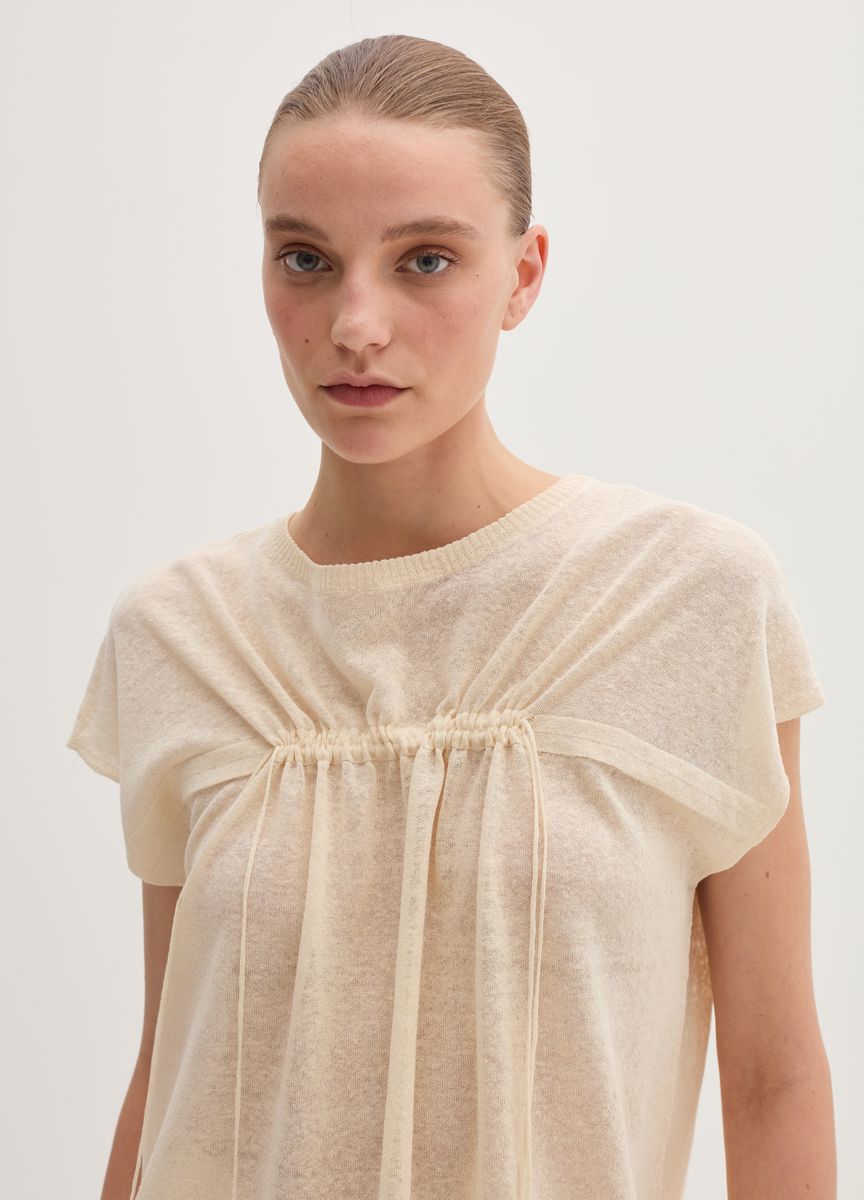 Blassrosa Midikleid mit transparentem Überzug