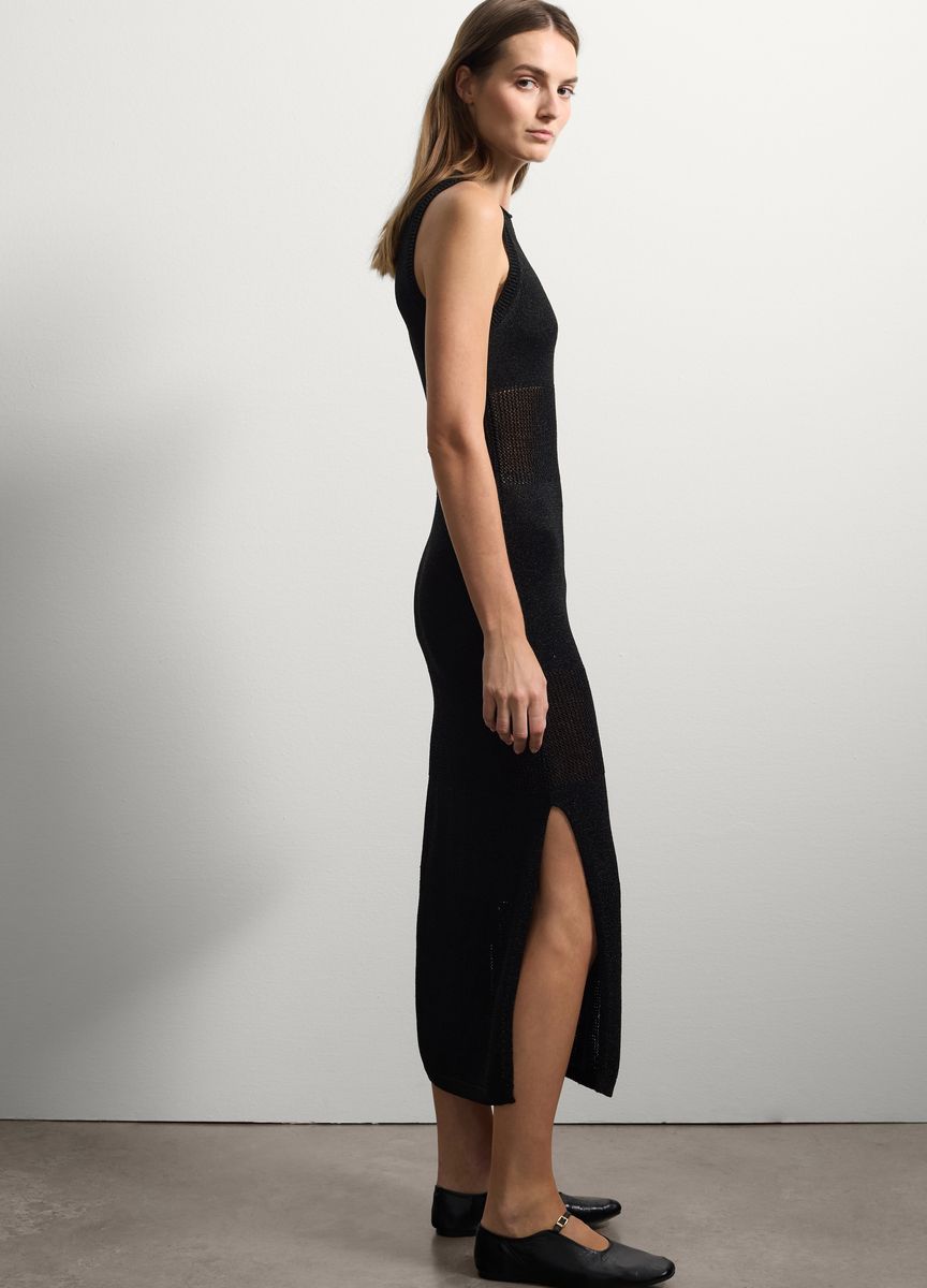 Blassrosa Midikleid mit transparentem Überzug