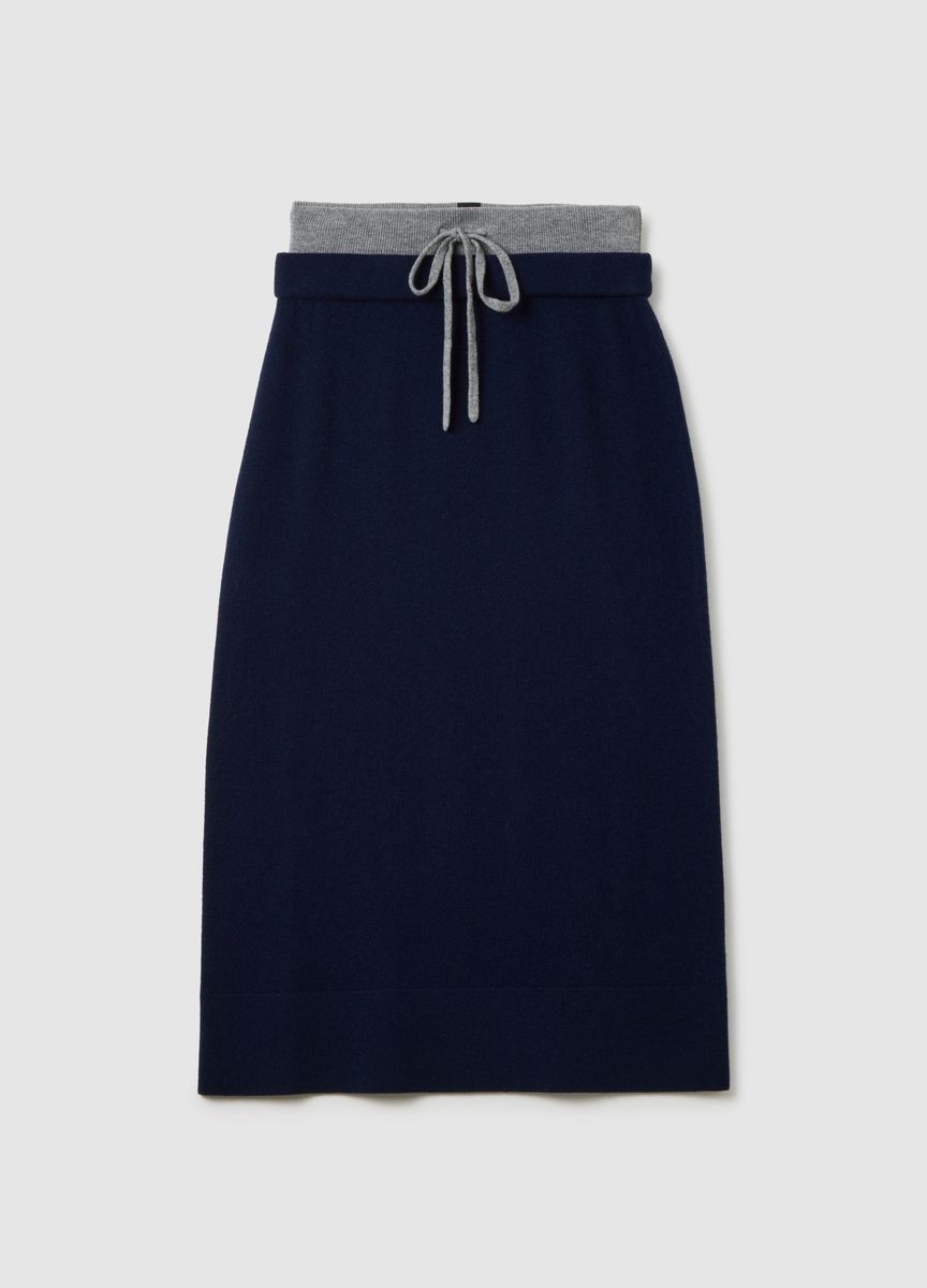 Blassrosa Midikleid mit transparentem Überzug