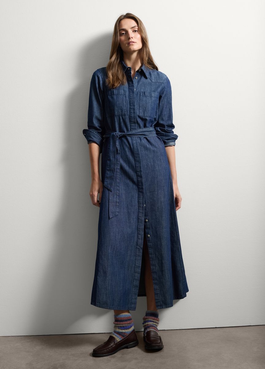 Blassrosa Midikleid mit transparentem Überzug