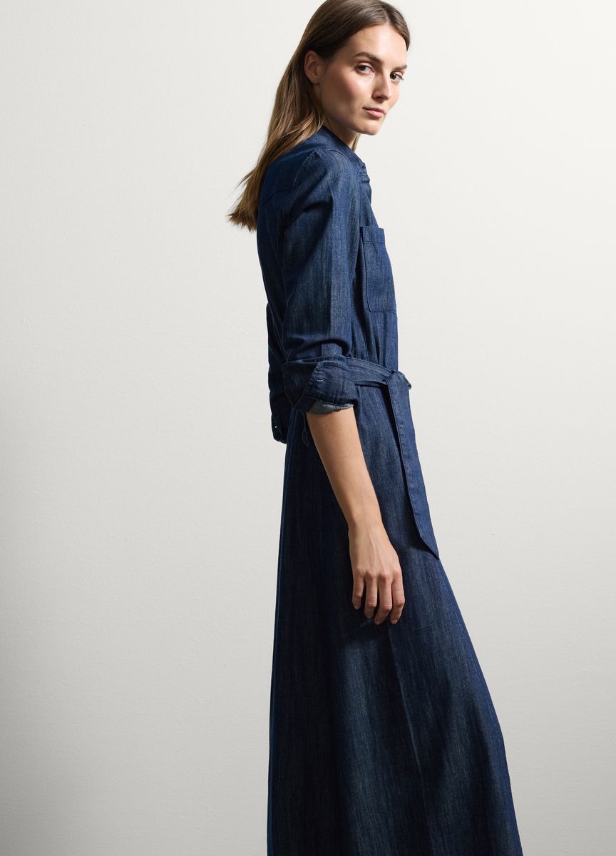 Blassrosa Midikleid mit transparentem Überzug