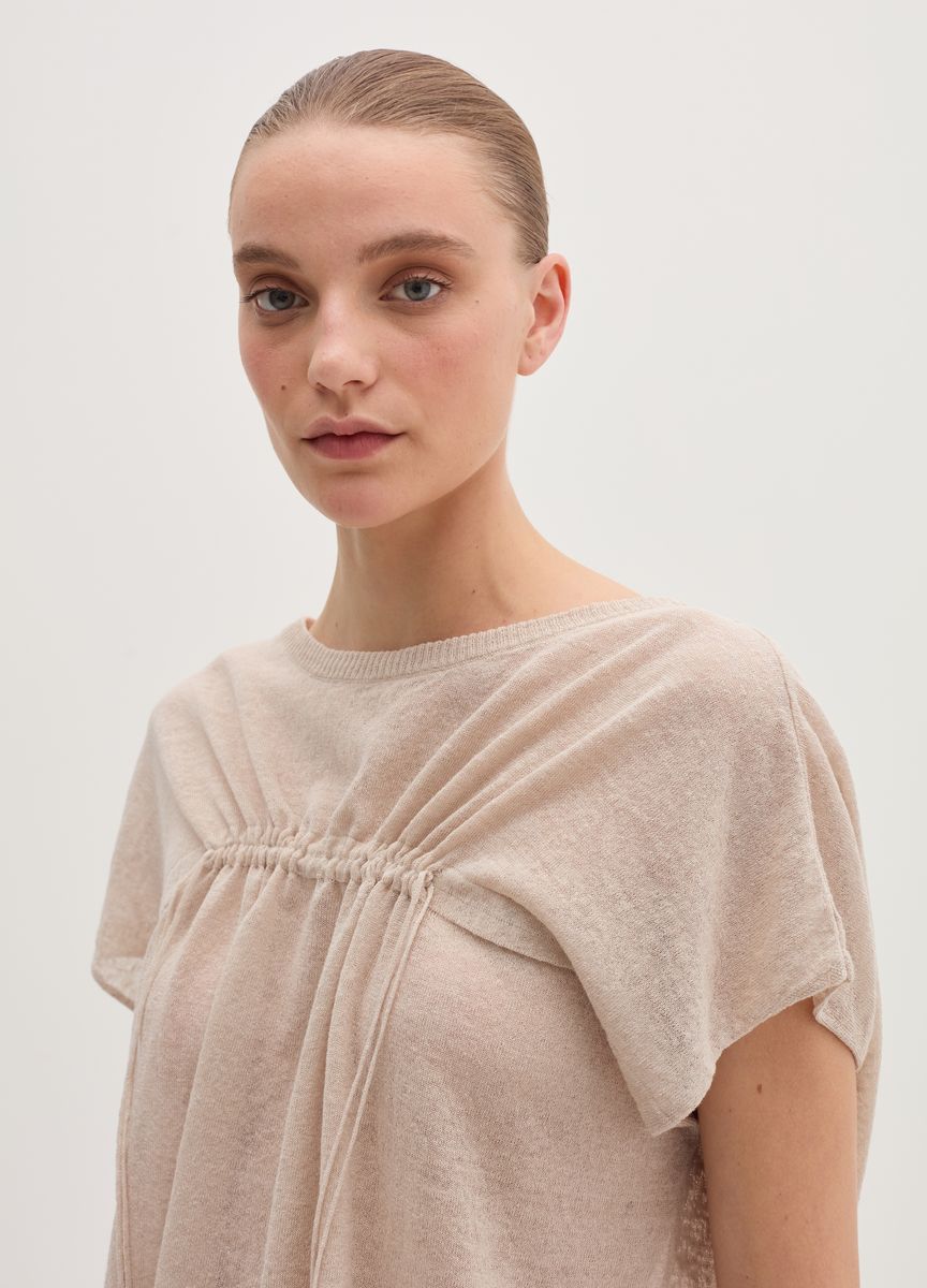 Blassrosa Midikleid mit transparentem Überzug
