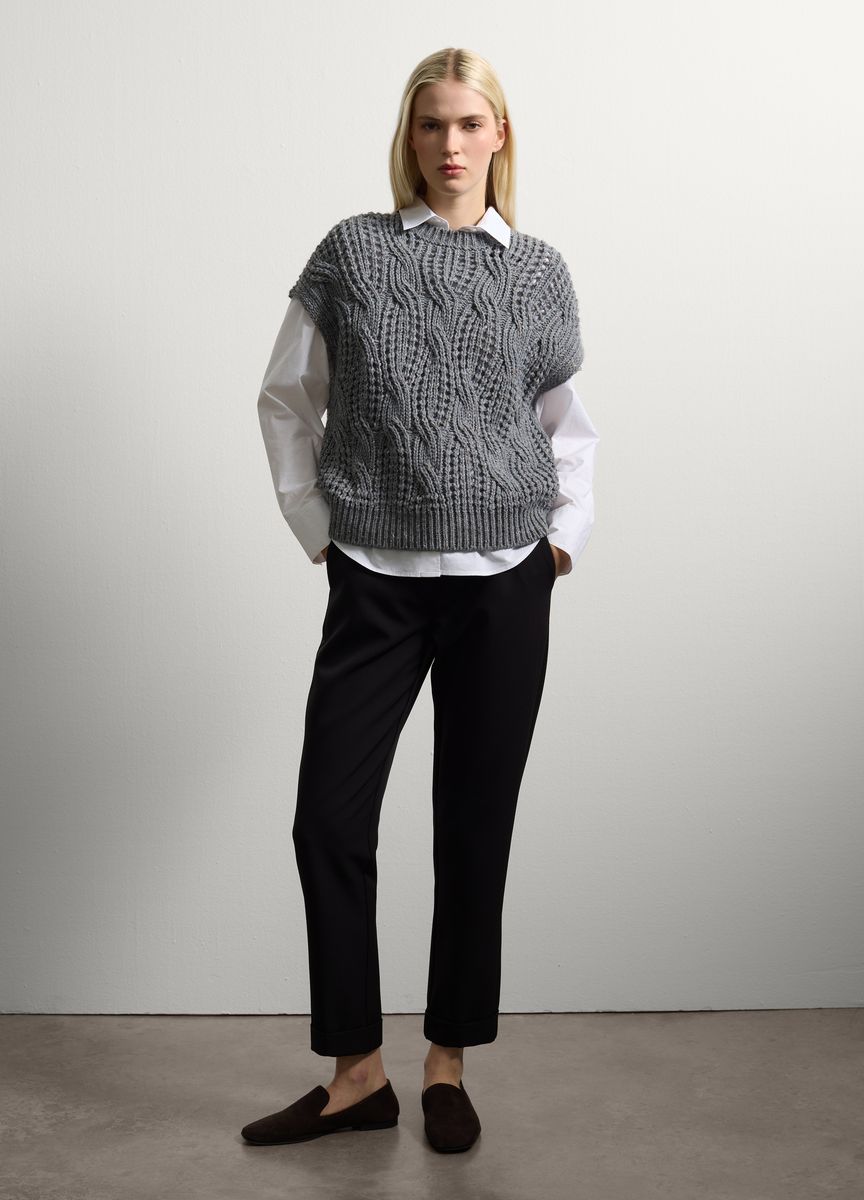 Lässiger Rippstrickpullover mit V-Ausschnitt