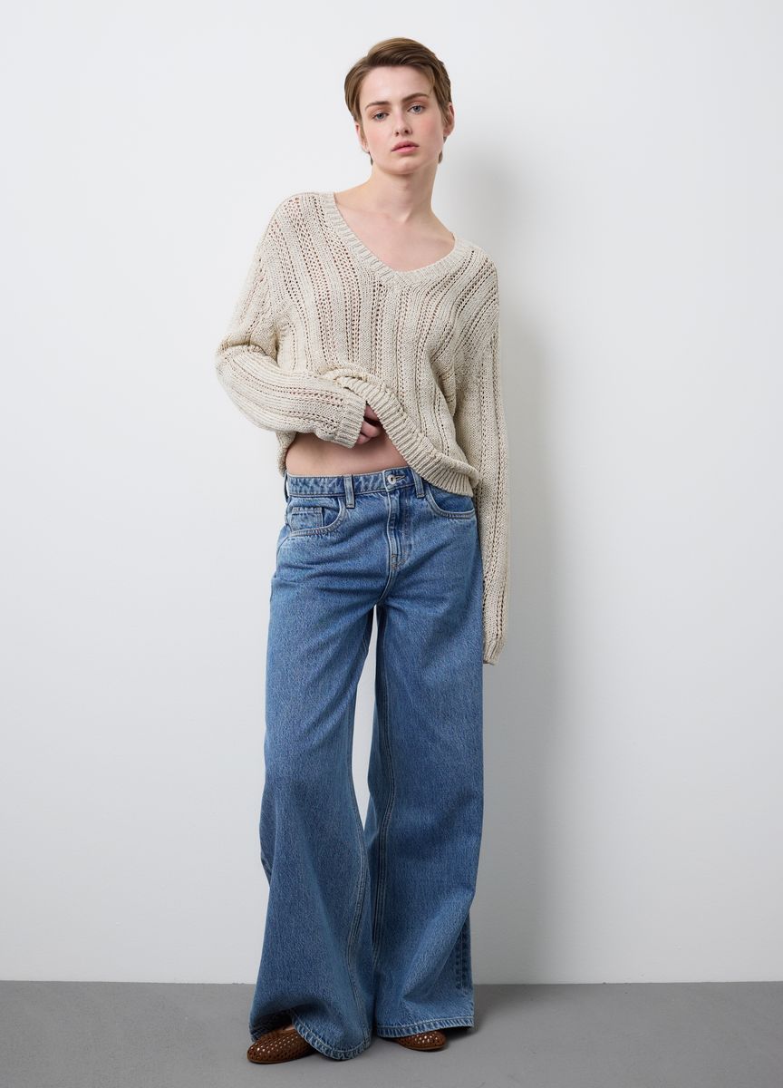 Lässiger Rippstrickpullover mit V-Ausschnitt