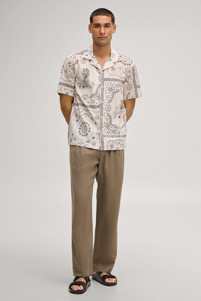 Gemustertes Kurzarmhemd mit Reverskragen