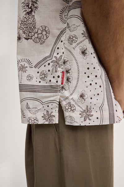 Gemustertes Kurzarmhemd mit Reverskragen