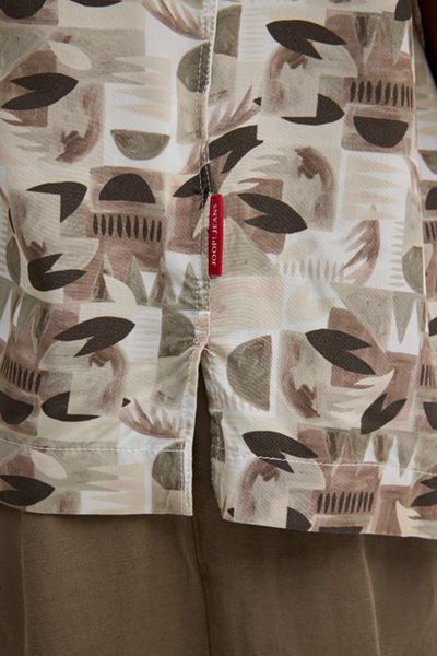 Beige Hemd mit abstraktem Muster