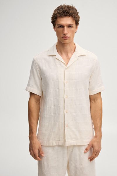 Texturiertes, kurzärmeliges Hemd in Off-White