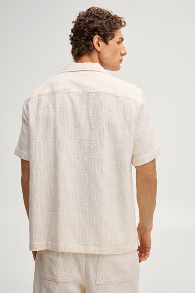 Texturiertes, kurzärmeliges Hemd in Off-White