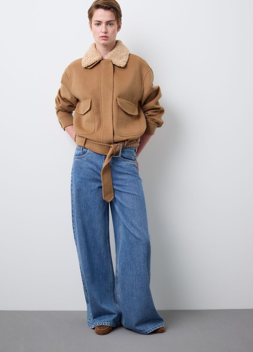 Bomberjacke mit Gürtel und Kunstfellkragen