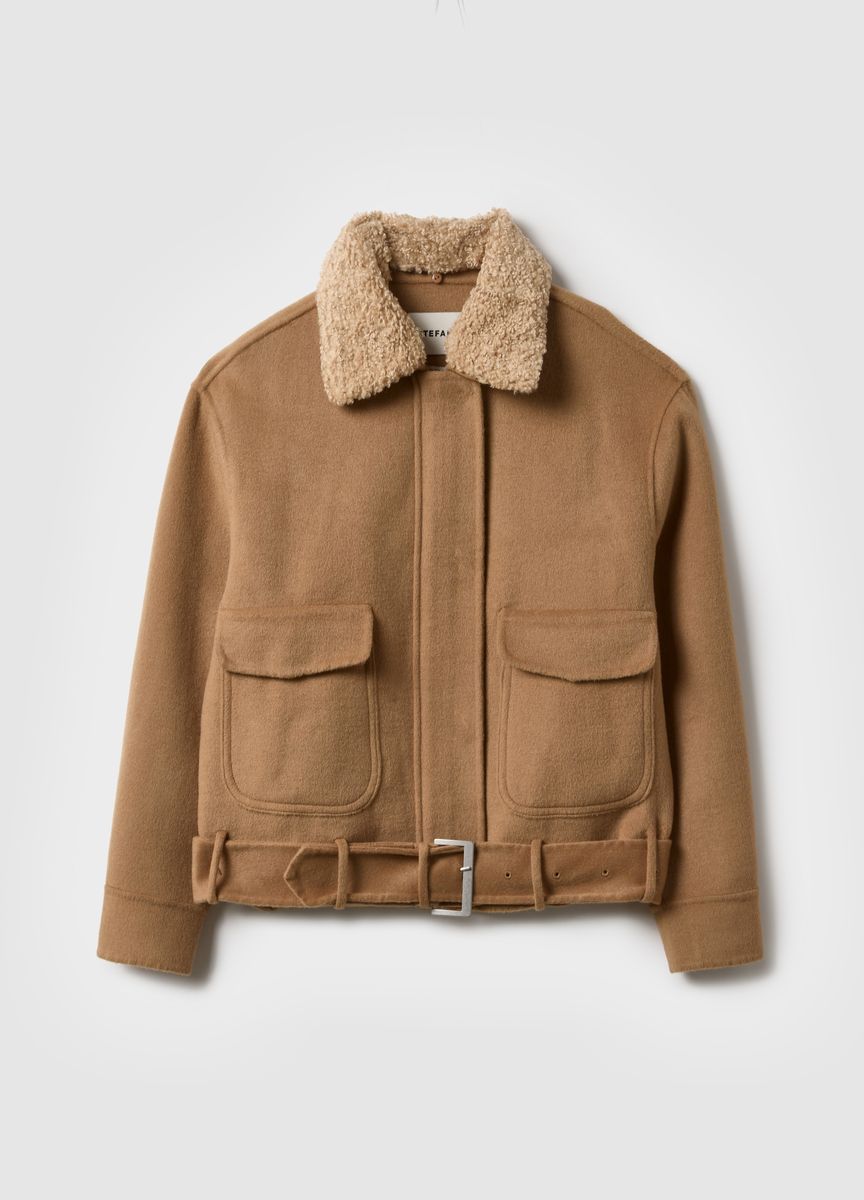 Bomberjacke mit Gürtel und Kunstfellkragen