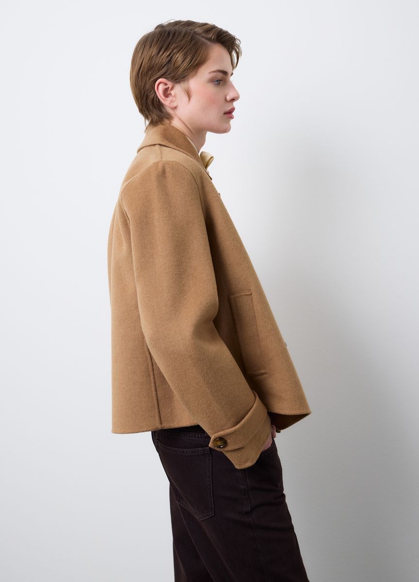 Kurzer zweireihiger Cabanmantel