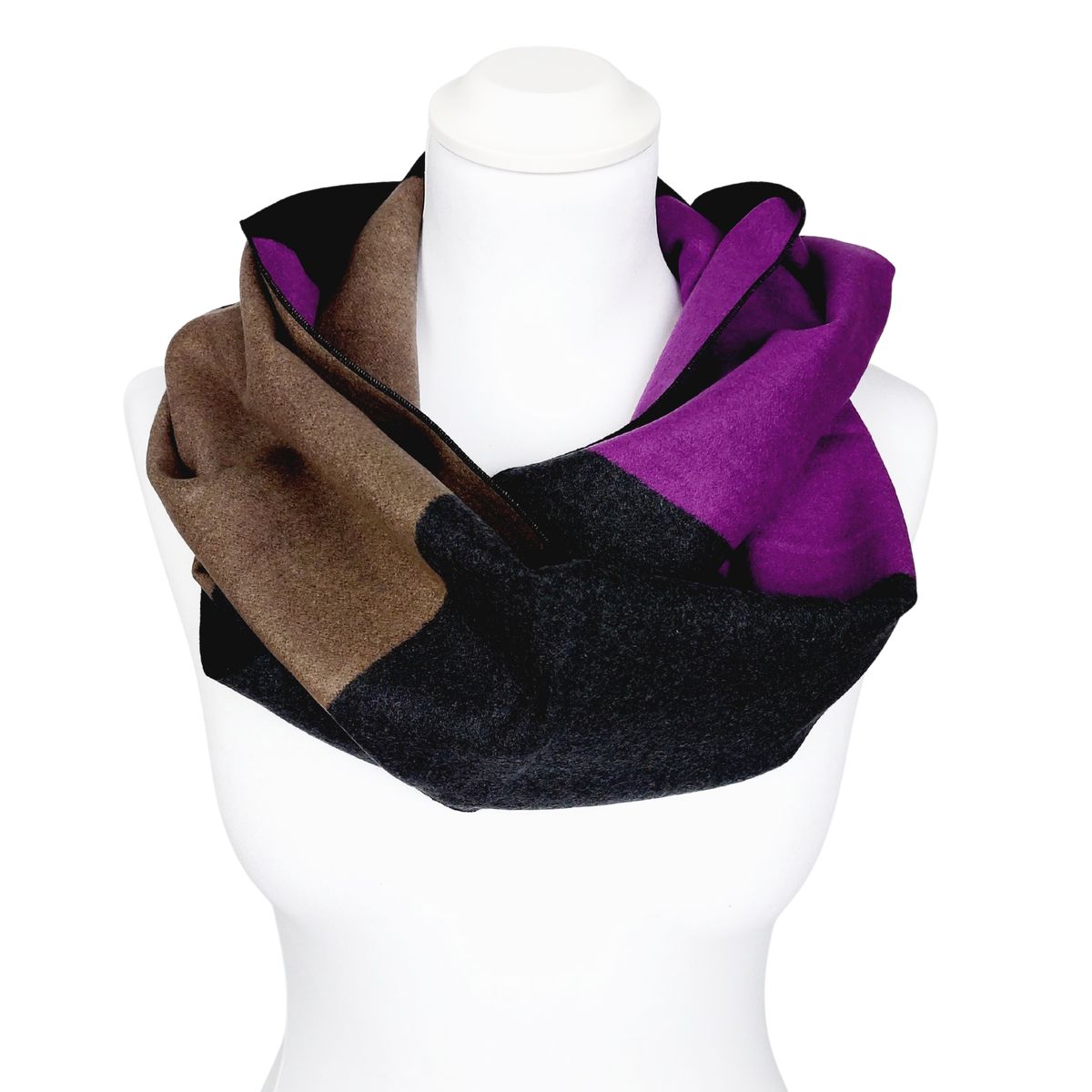 Farblich abgesetzter Seidenflanell Schal