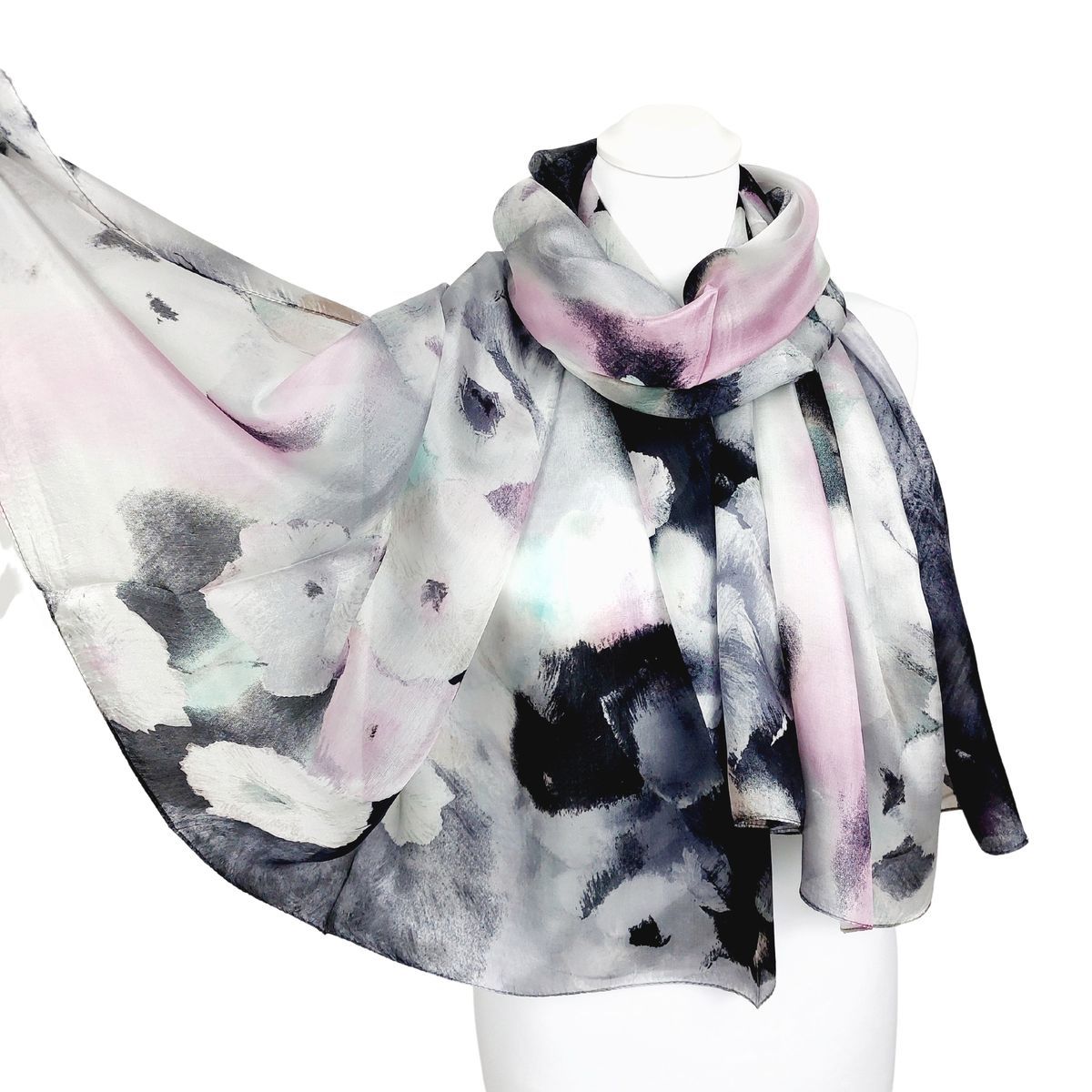 Eleganter Seidenschal mit Blumendruck