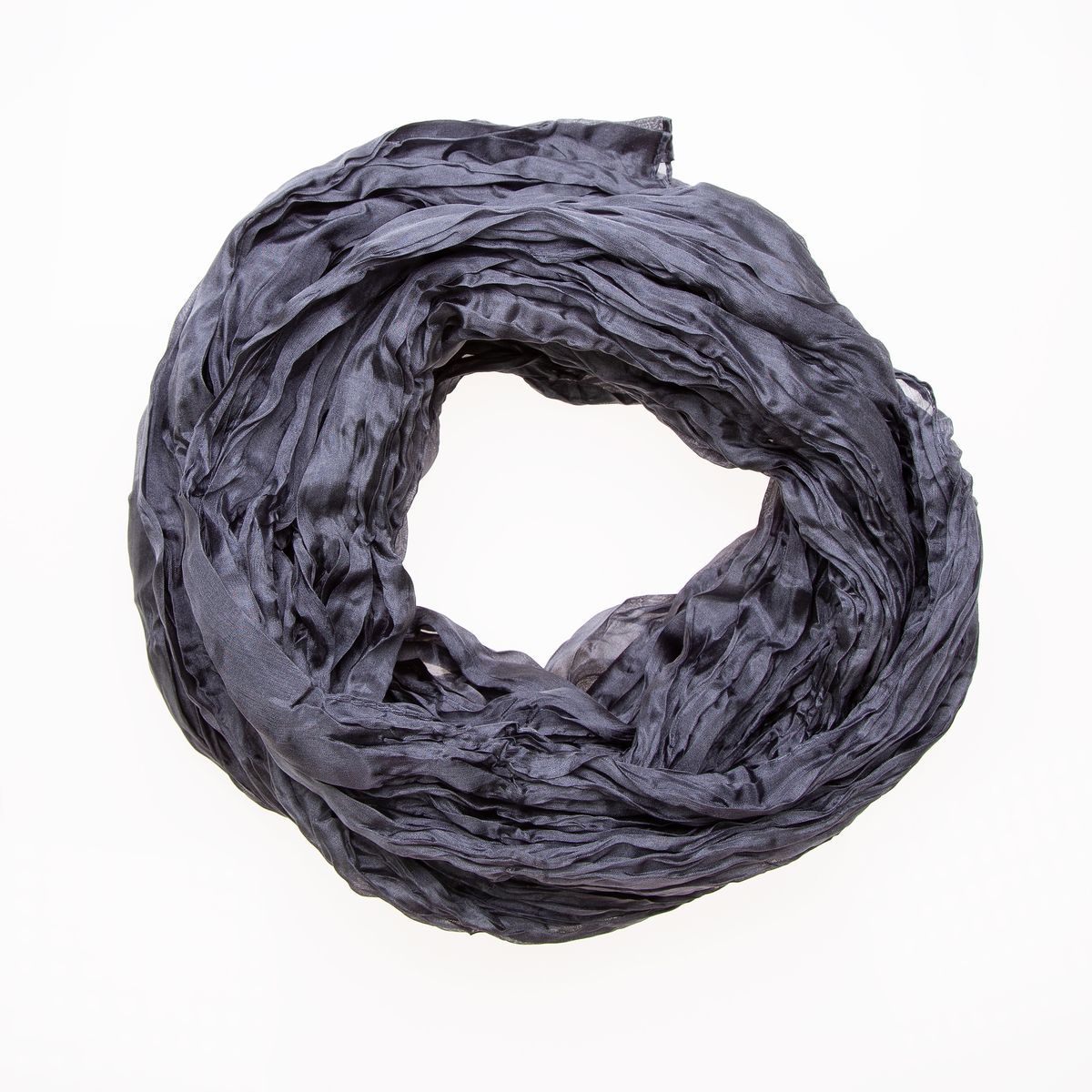 Seidenschal mit Knitteroptik