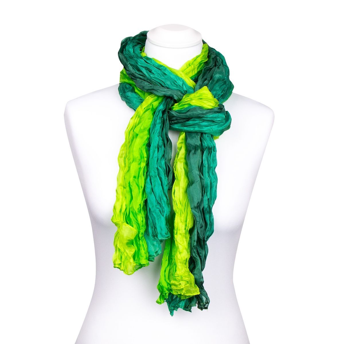 Grüner Ombre-Seidenschal in Knitteroptik
