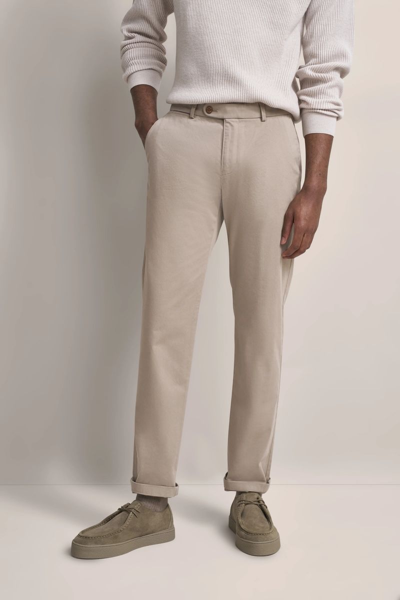 Klassische beige Flatfront-Hose