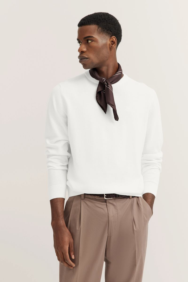 Klassischer ecrufarbener Baumwoll-Rundhalspullover