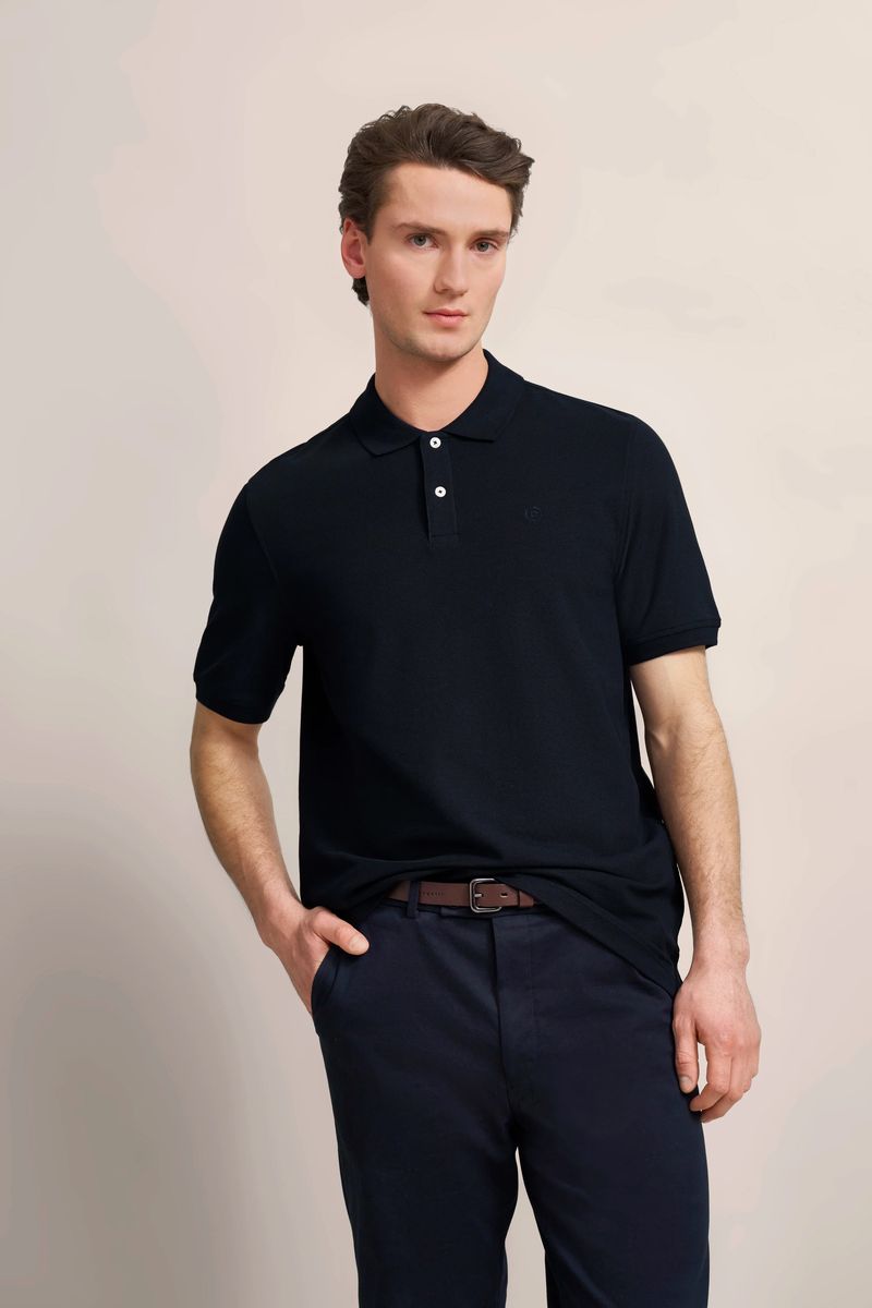 Klassisches Marineblaues Poloshirt