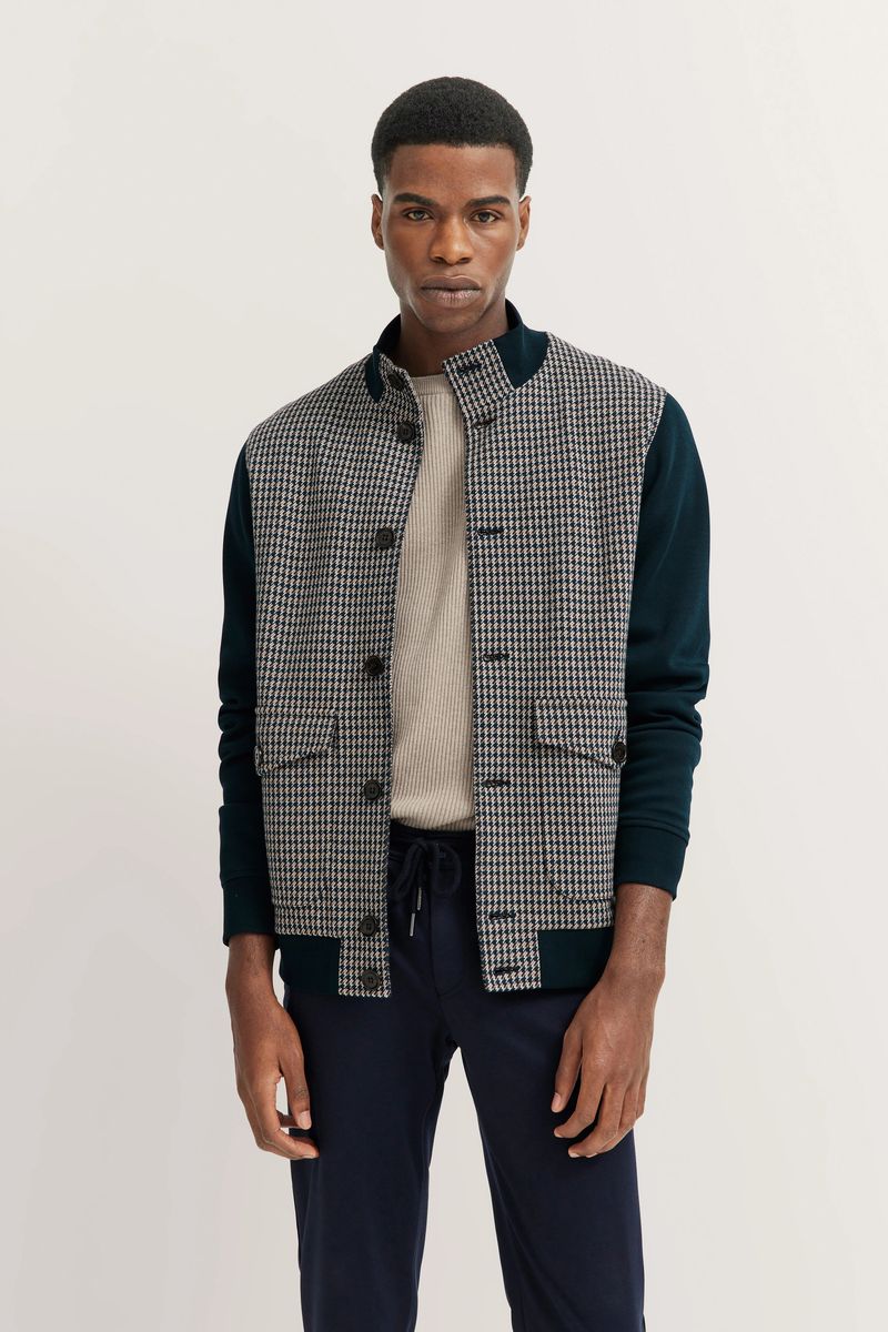 Bomberjacke mit Hahnentrittmuster und marineblauen Akzenten