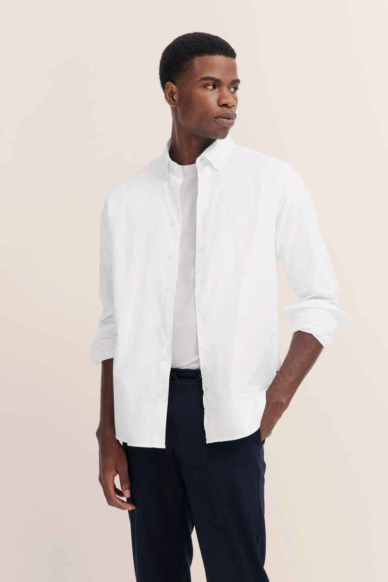 Klassisches weißes Button-Down Oxford-Hemd