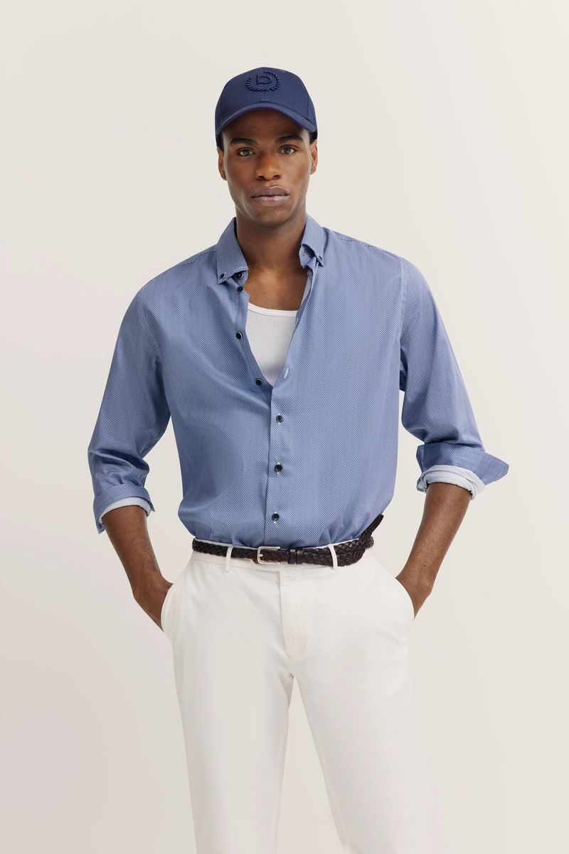 Hellblaues Baumwollhemd mit Satin-Finish