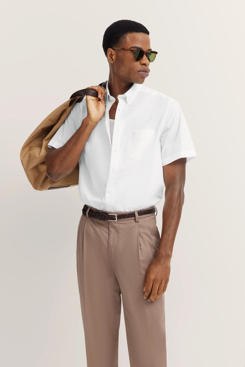 Klassisches kurzärmliges Button-Down-Hemd