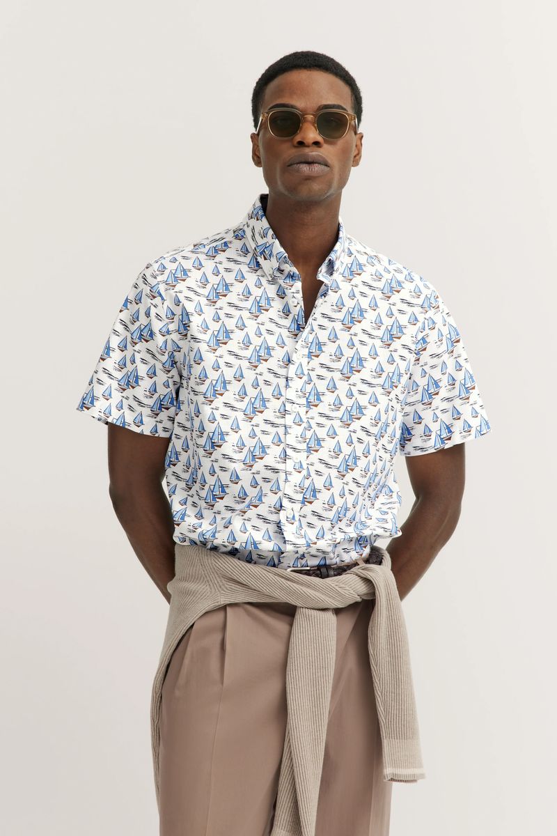 Hellblaues Kurzarm-Button-Down-Hemd